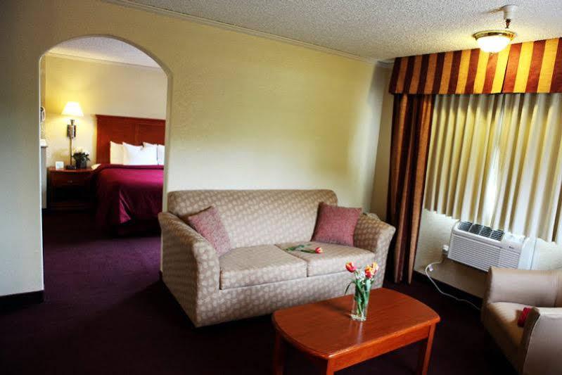 Clarion Inn Renton-Seattle Exterior photo